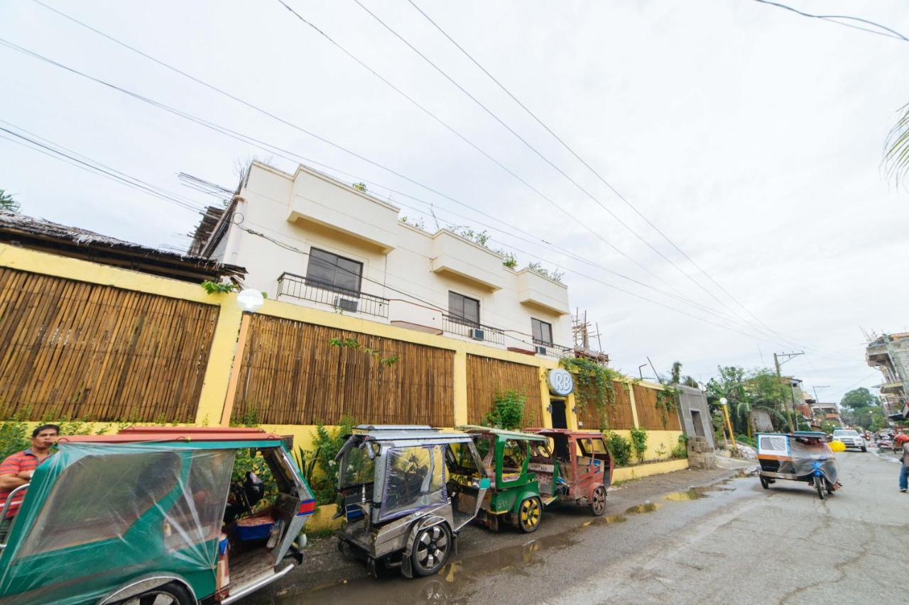 Hotel Reddoorz @ N Roldan Street Kalibo Exterior foto
