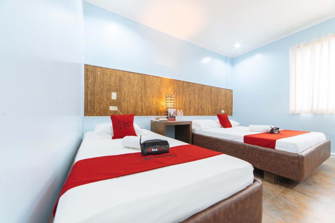 Hotel Reddoorz @ N Roldan Street Kalibo Exterior foto