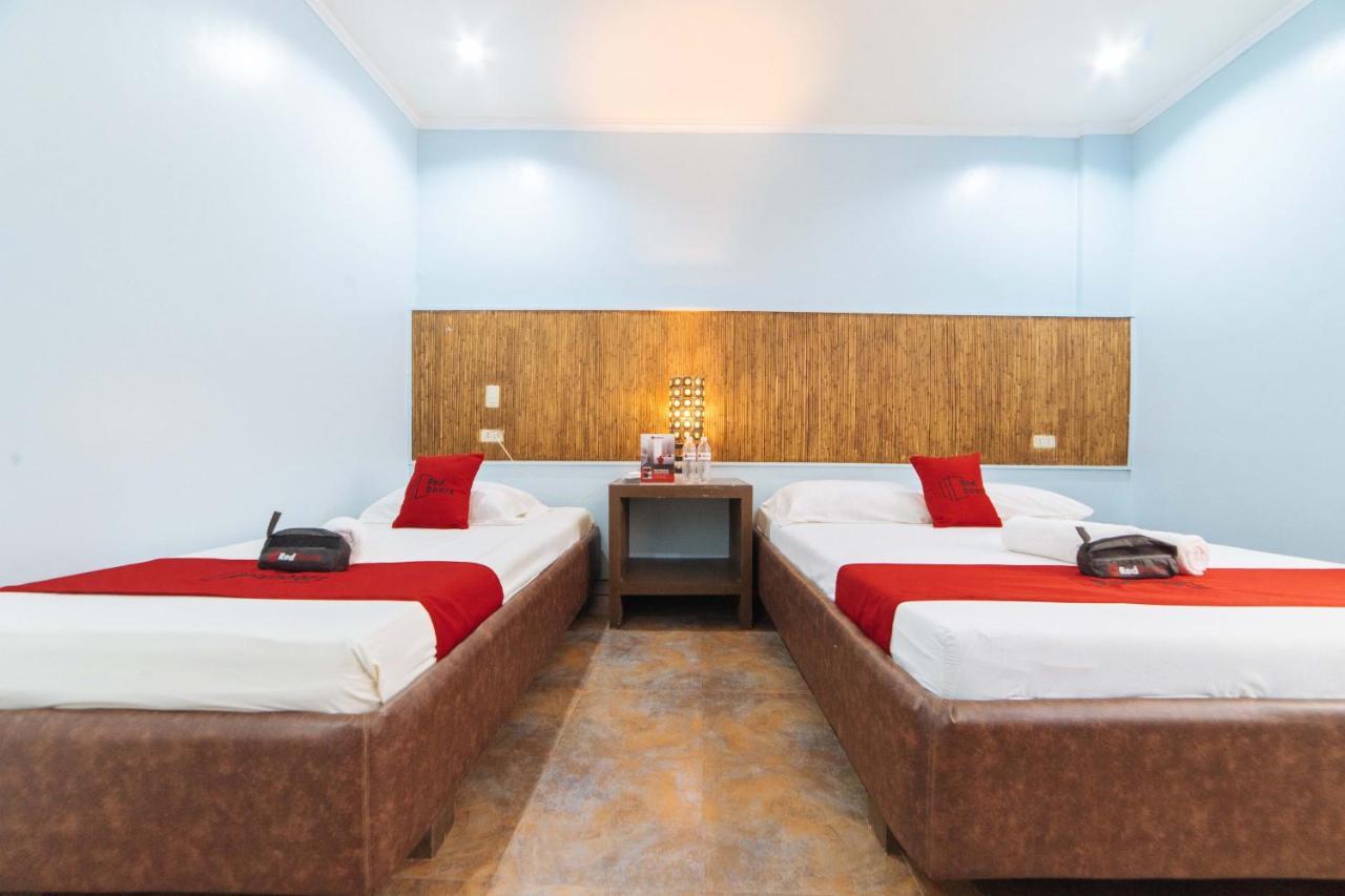 Hotel Reddoorz @ N Roldan Street Kalibo Exterior foto